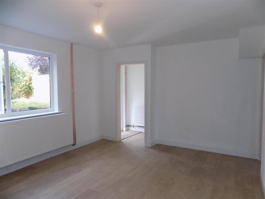 16 School Road - Living Room 1.JPG