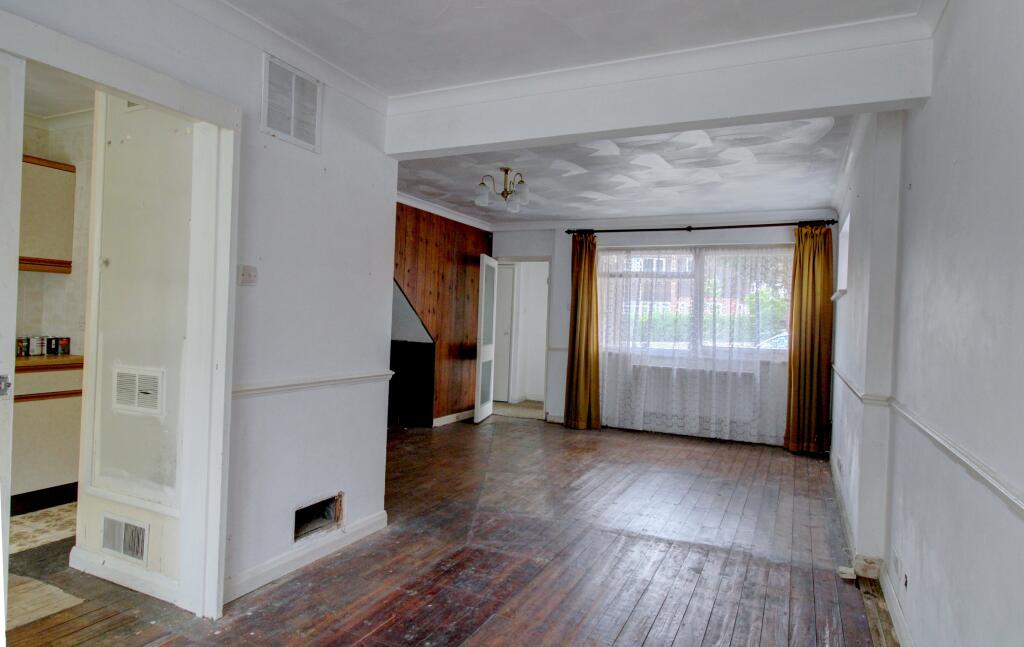 Living-dining room c