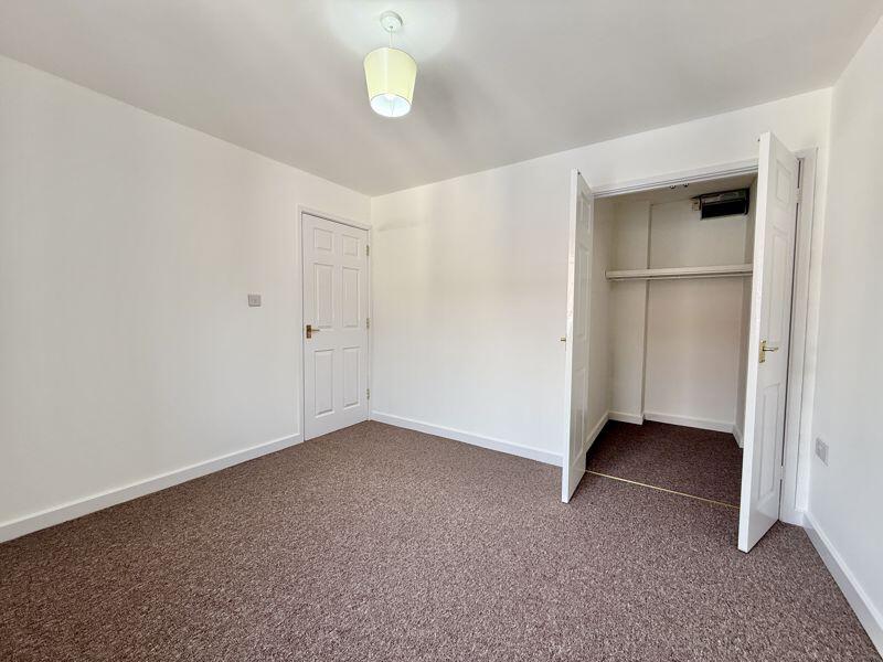 MAIN BEDROOM/ WALK IN WARDROBE