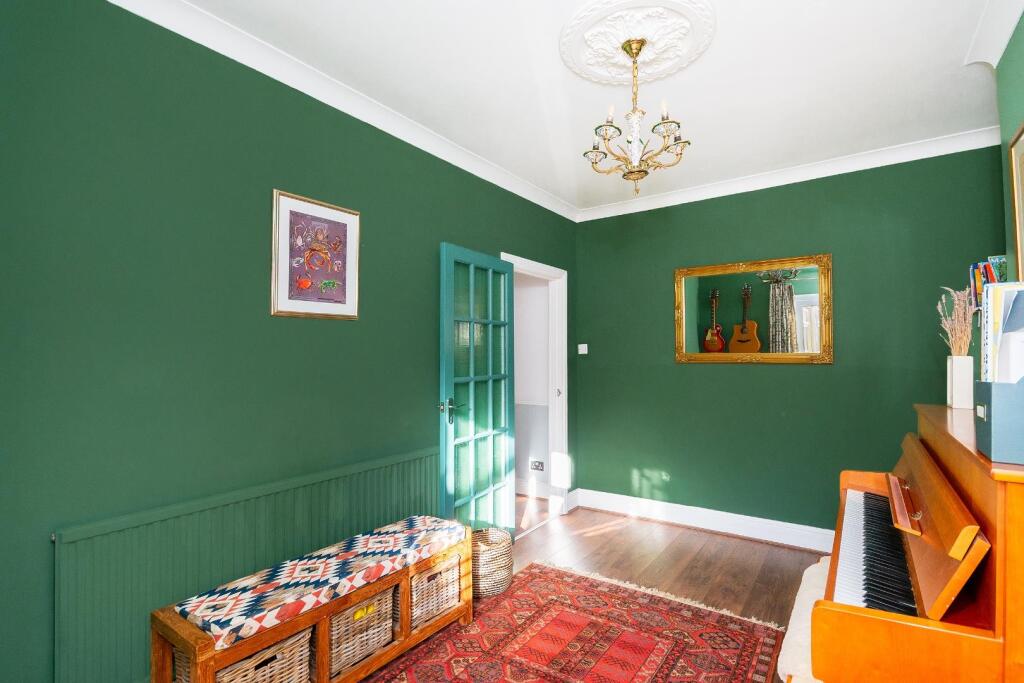 3B4RSV - Dining Room B.jpg