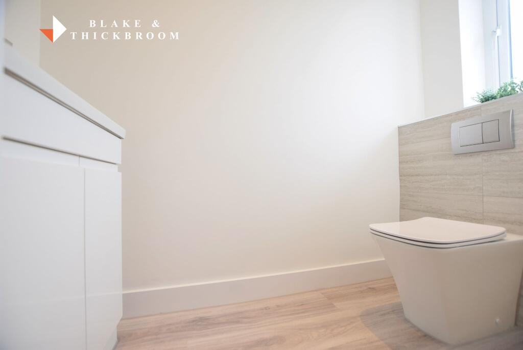 GROUND FLOOR CLOAKROOM