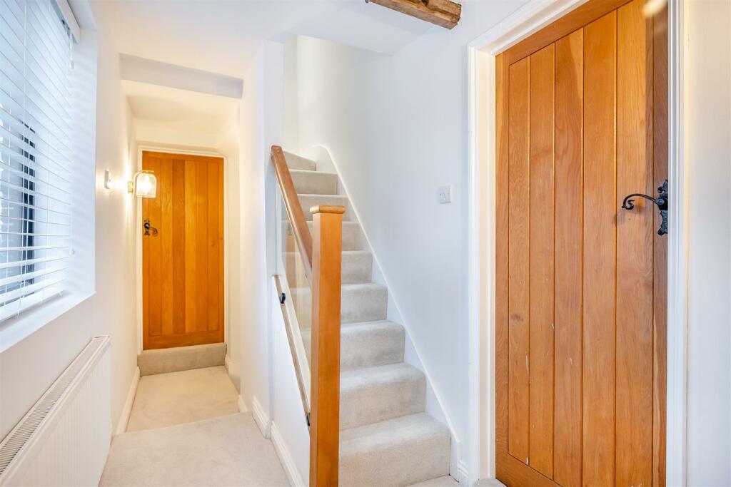 8582263-interior43.jpg