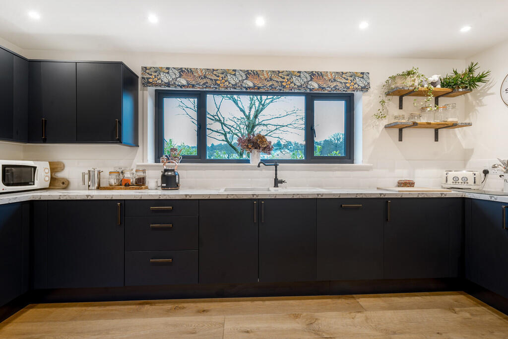Kitchen/ Dining R...