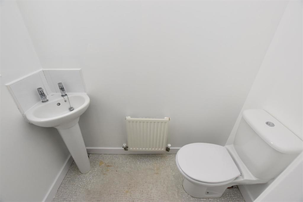 Cloakroom WC.JPG