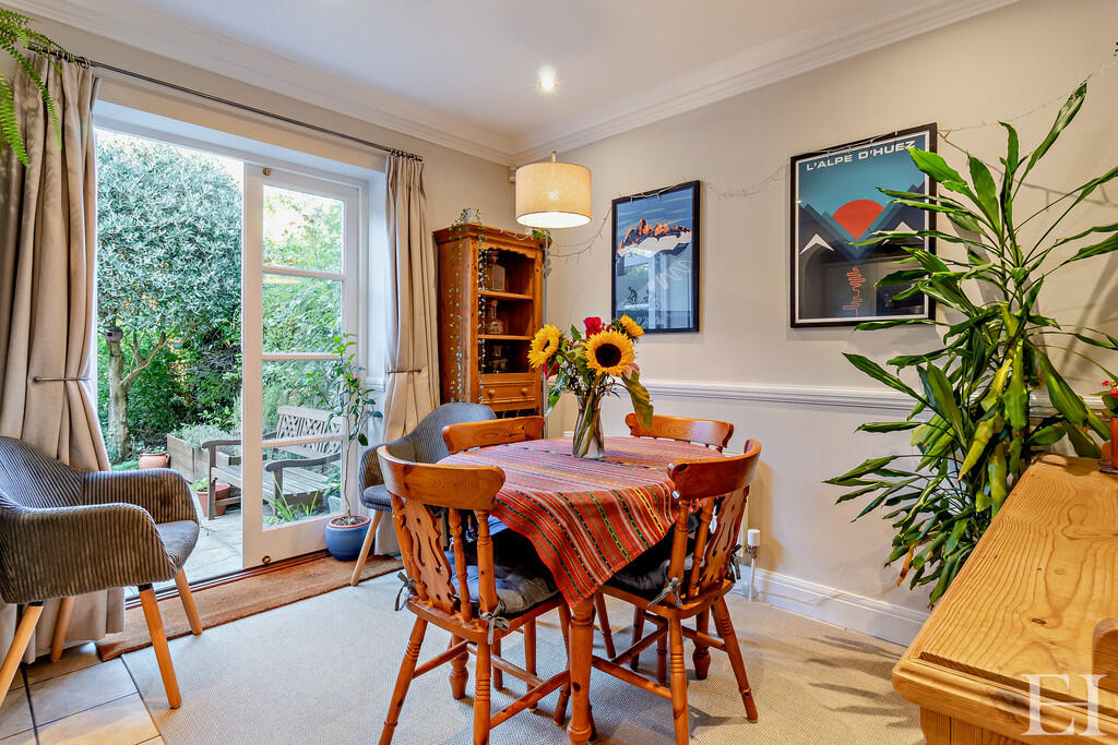 8665457-interiorW...