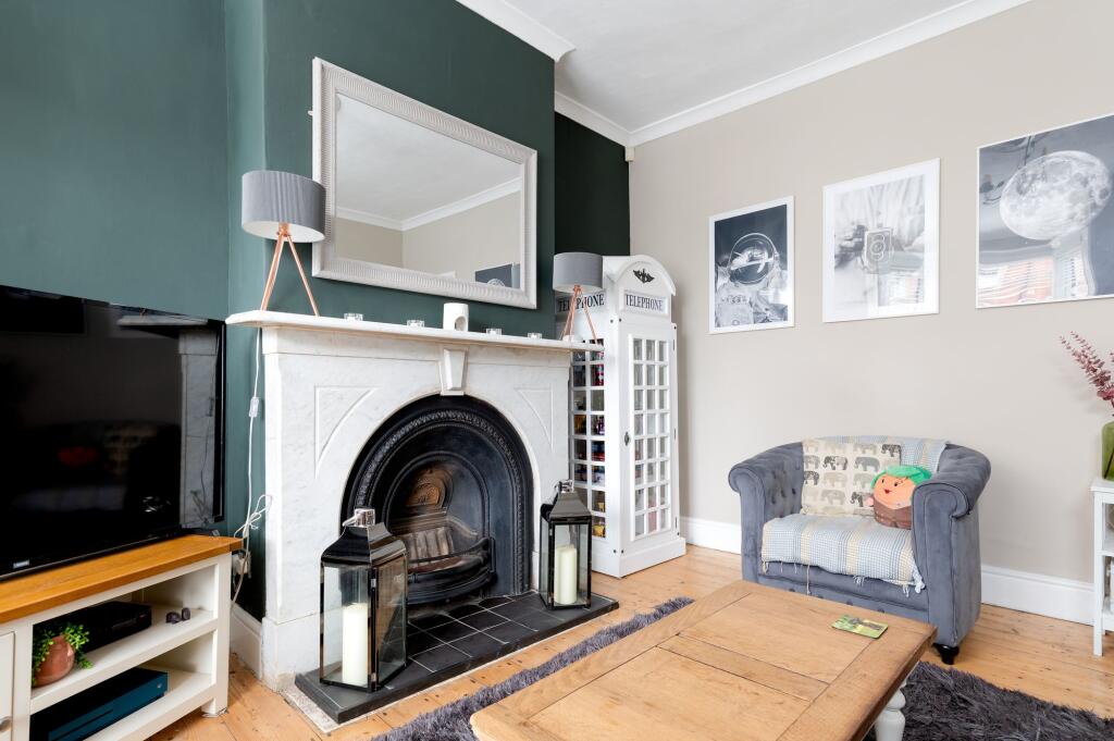 KITCHEN DINER AND LOUNGE