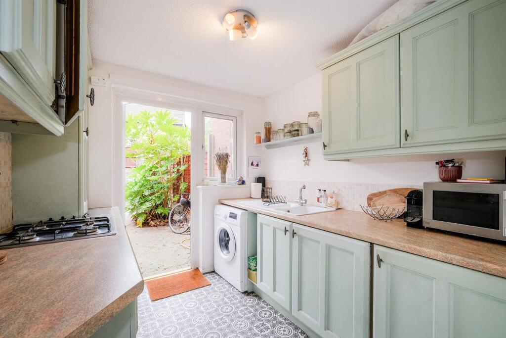 Mapleton Road E4