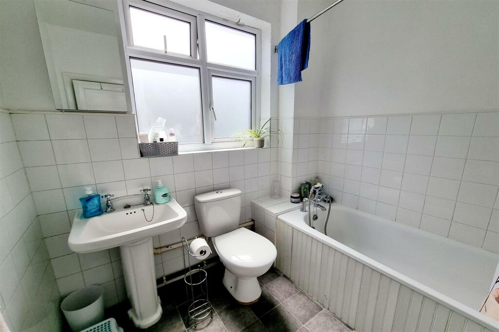 FITTED BATHROOM: