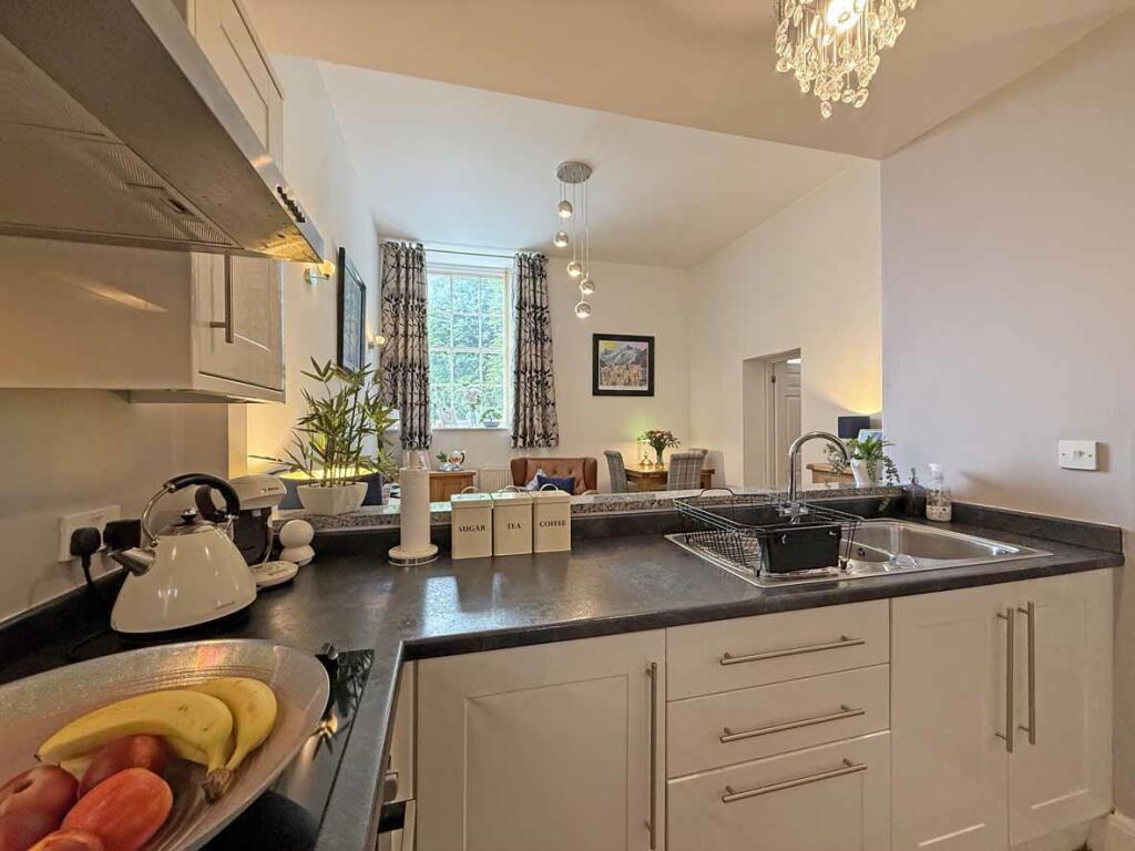 Evans Court - Kitchen 4.jpg