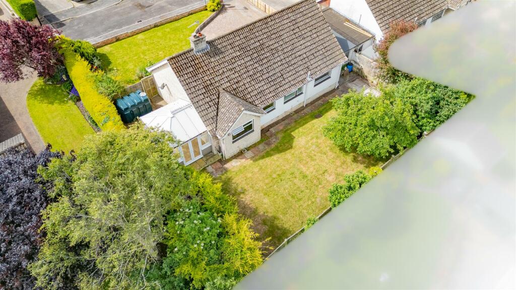 9 Chertsy Close-1.jpg