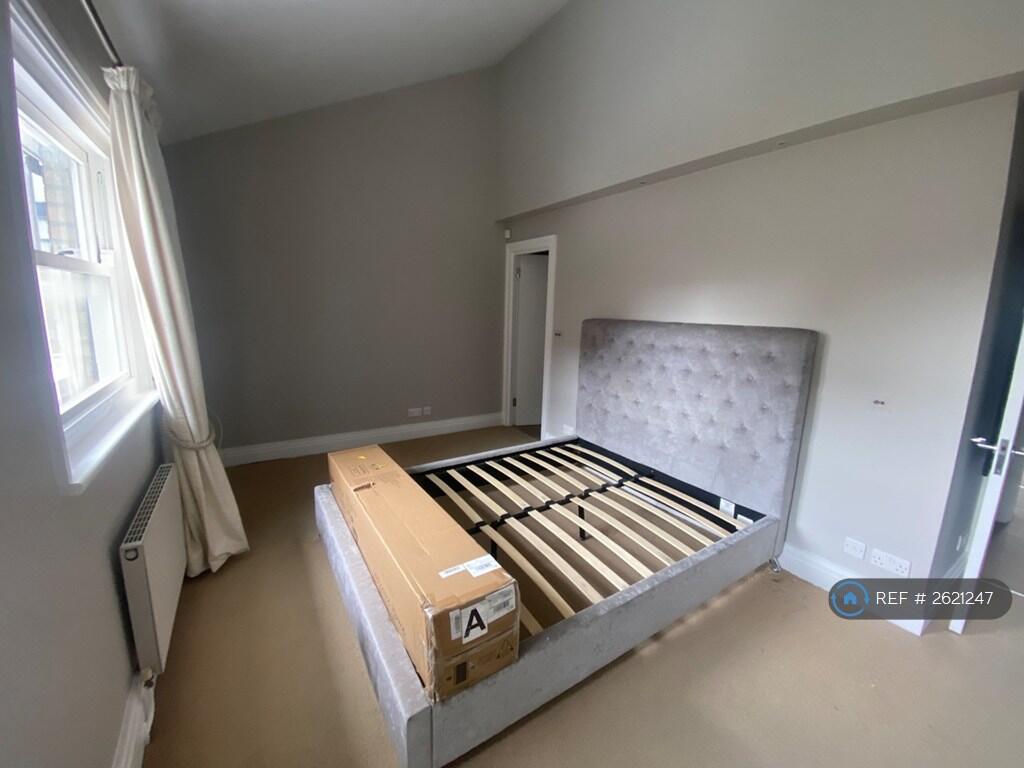 Second Floor Ensuite Double Bedroom 