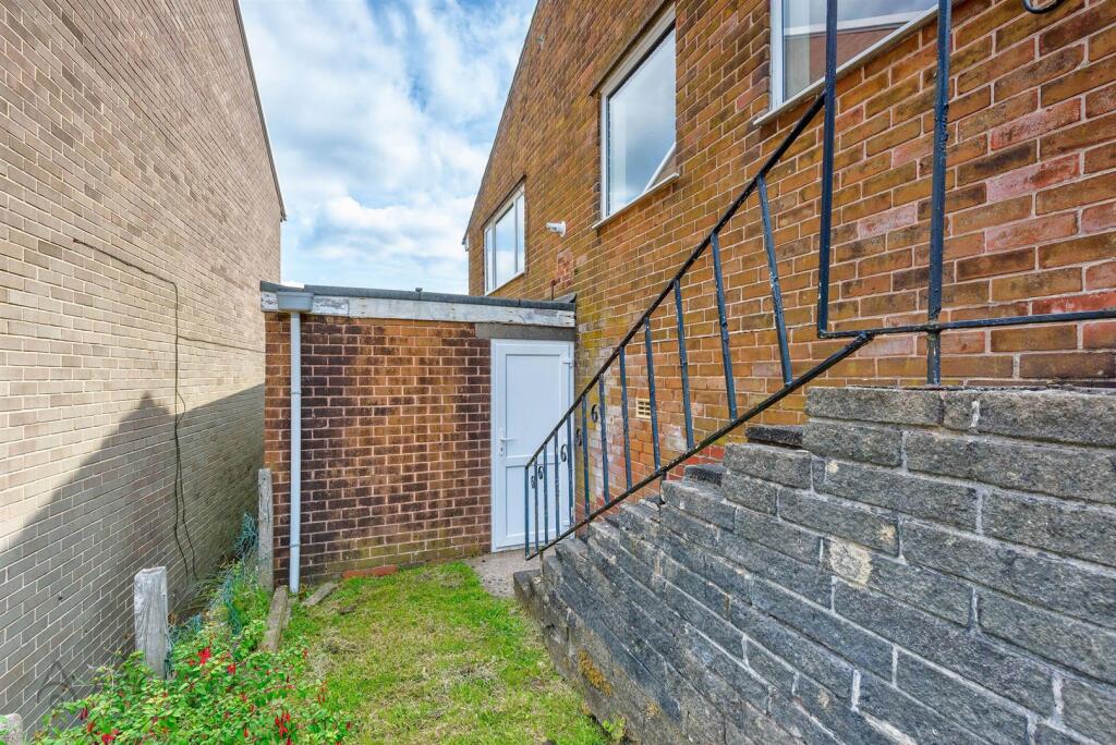 1BarnfieldAve(Exterior)(7of9).jpg