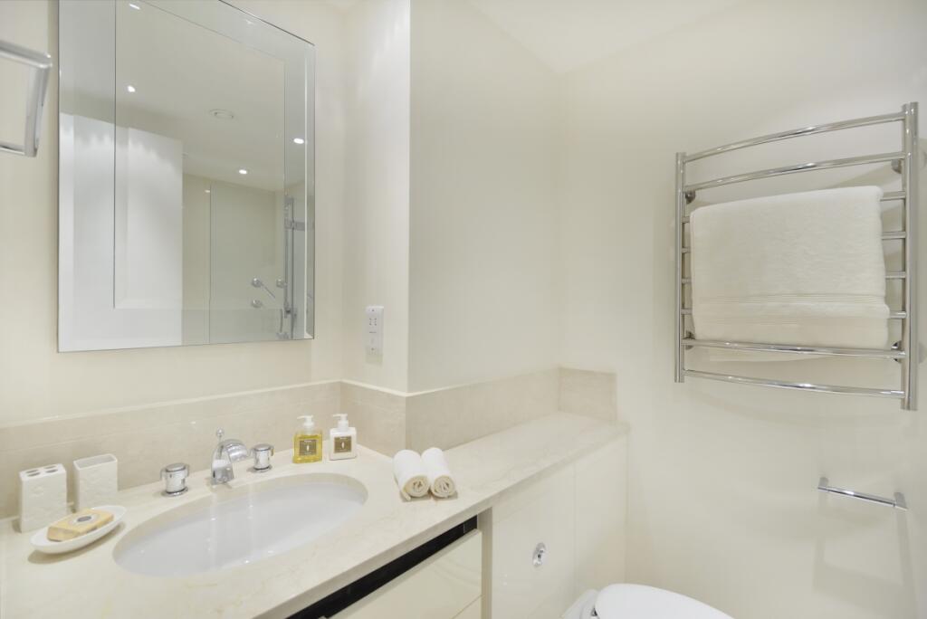 805-THE-KNIGHTSBR...