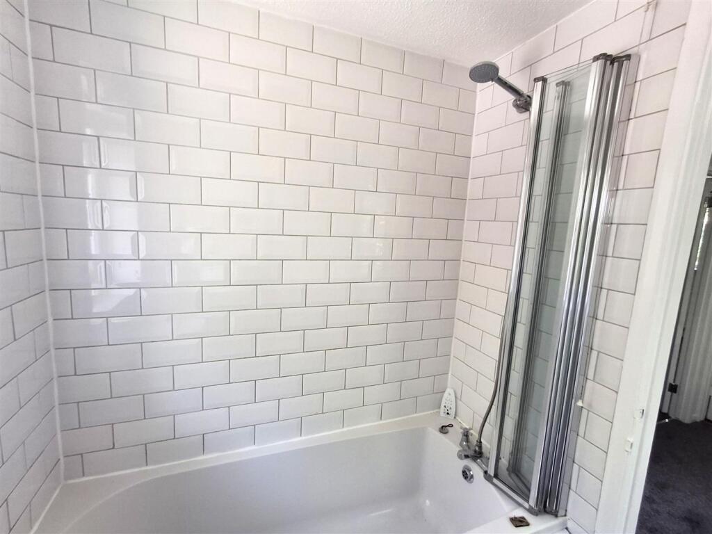 Bathroom 2.JPG