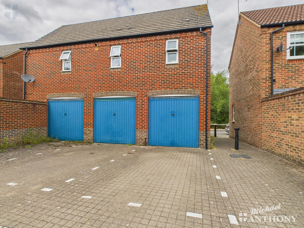 CAM03218G0-PR0745-STILL005