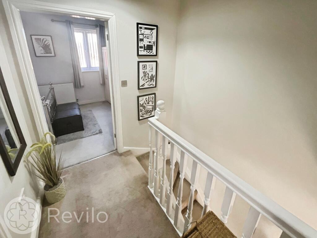 FIRST FLOOR LANDING