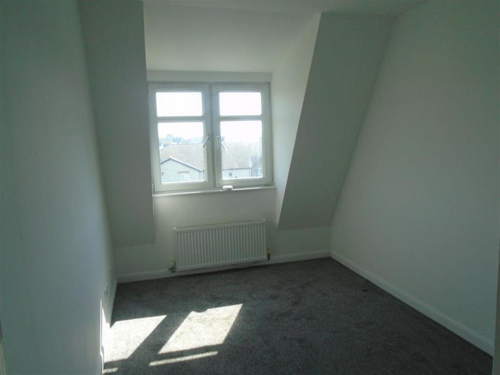 16H Winton Circus - Bedroom 2.JPG