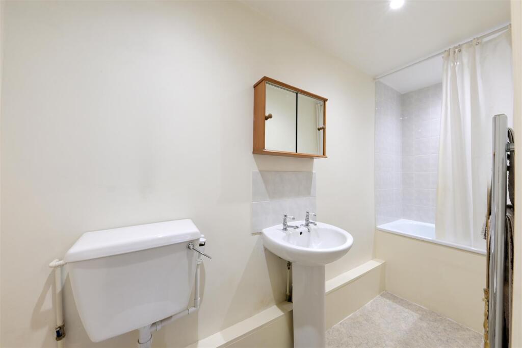 En-Suite Bathroom