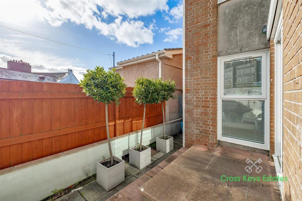Gardens, Driveway, Garage &amp; Roof Terrace