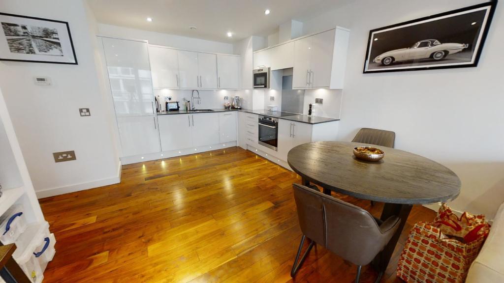 kitchen/reception
