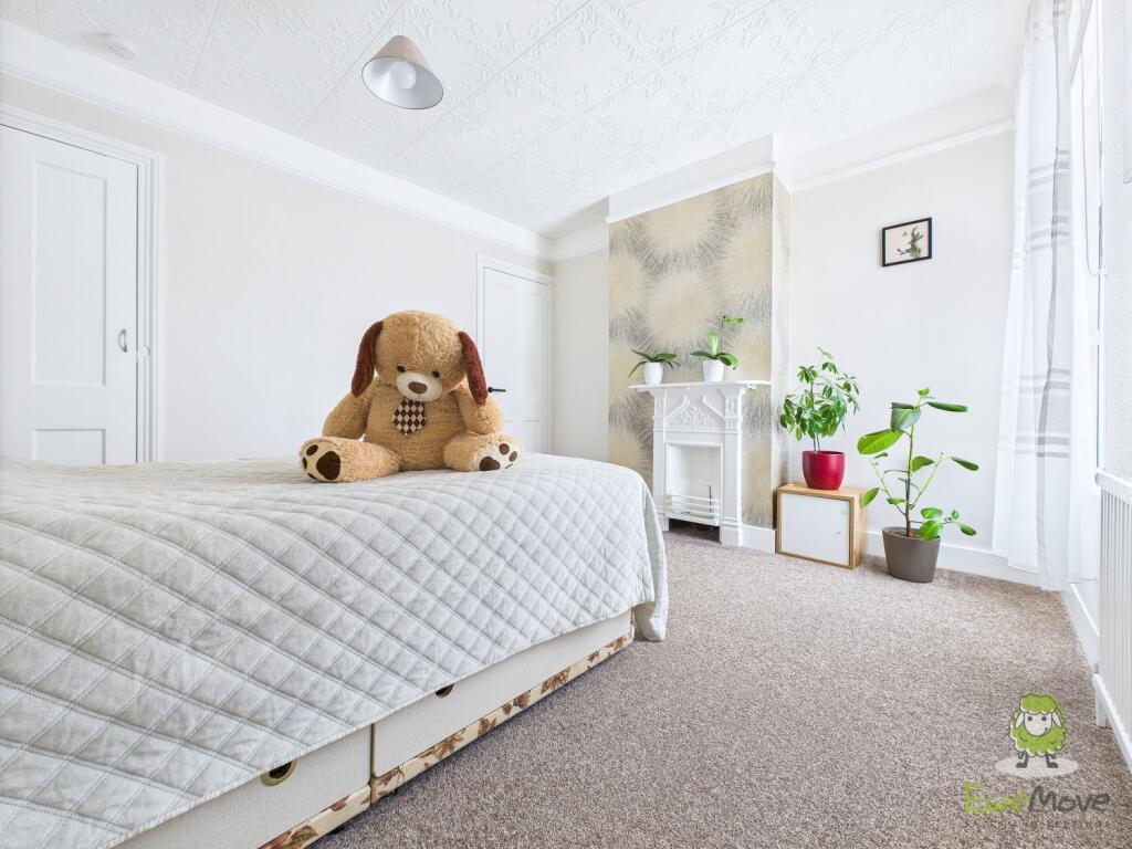 CAM01543G0-PR0136-STILL041