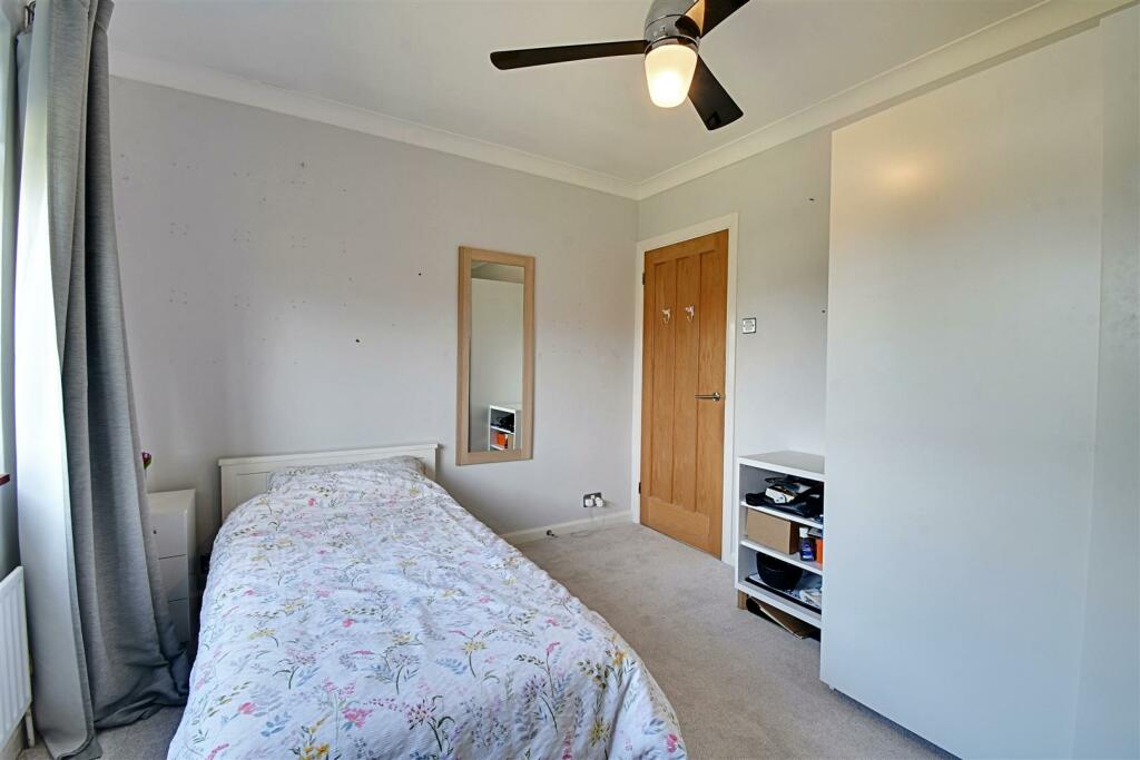 Bedroom 4_2.jpg