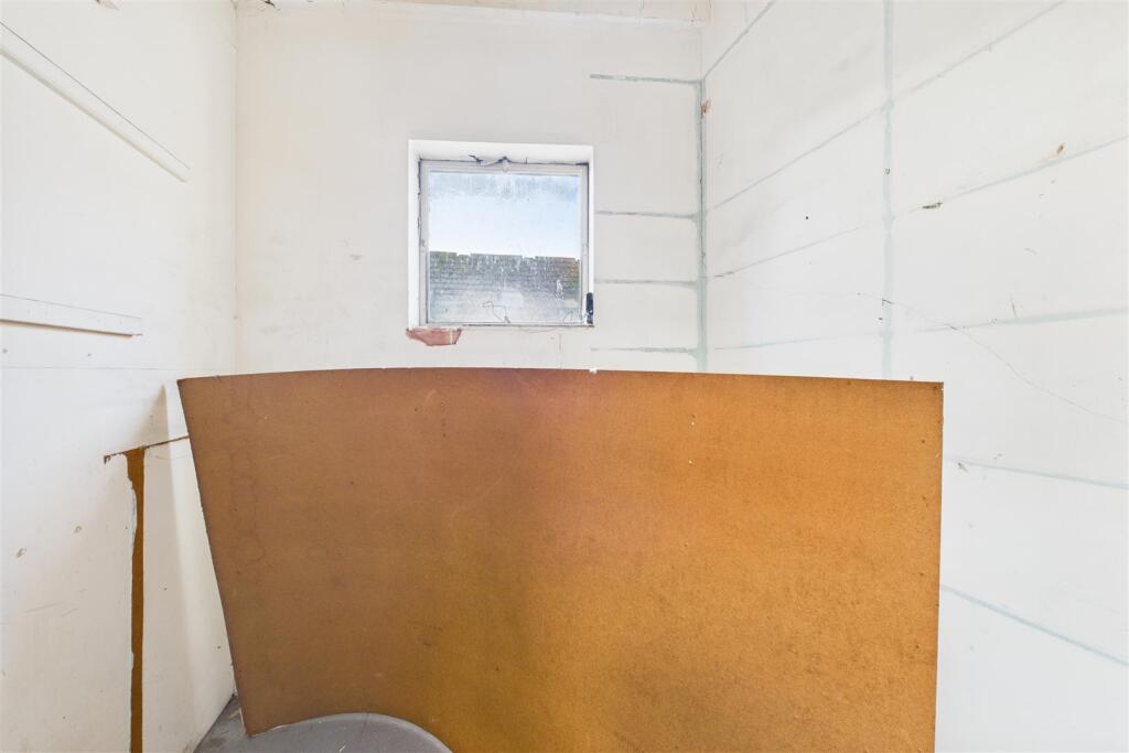 27 Eastover, Bridgwater, Somerset TA6 5AW | Freeho
