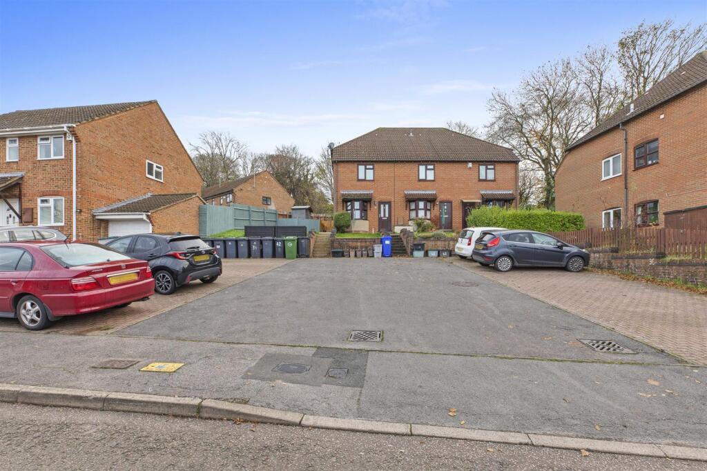 46 Lawsone Rise, HP13 5NS-1.jpg