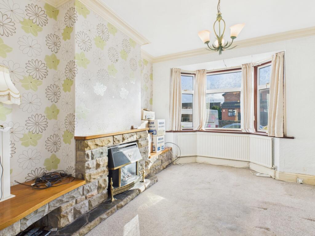 CAM03729G0-PR0171-STILL016