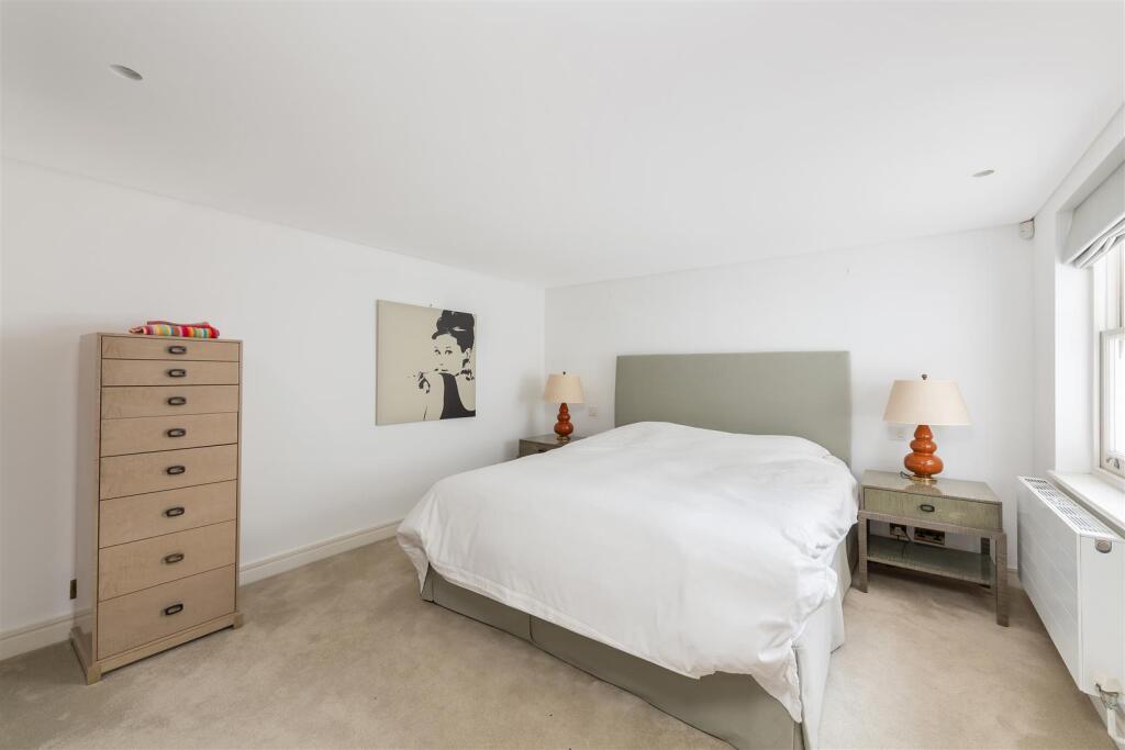 Flat 2, 11 Cadogan Square Hi-9.jpg