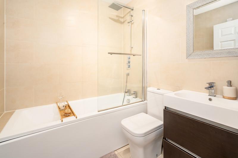 Top-Floor-Apartment-_44e3-c3f1-e6d3-11ab-6700-c722