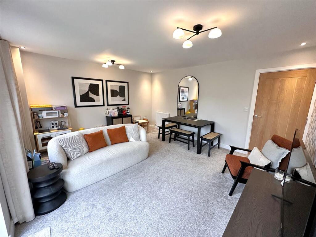 OPEN-PLAN Lounge/Diner 842