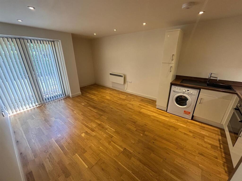 Living Room 1.jpg