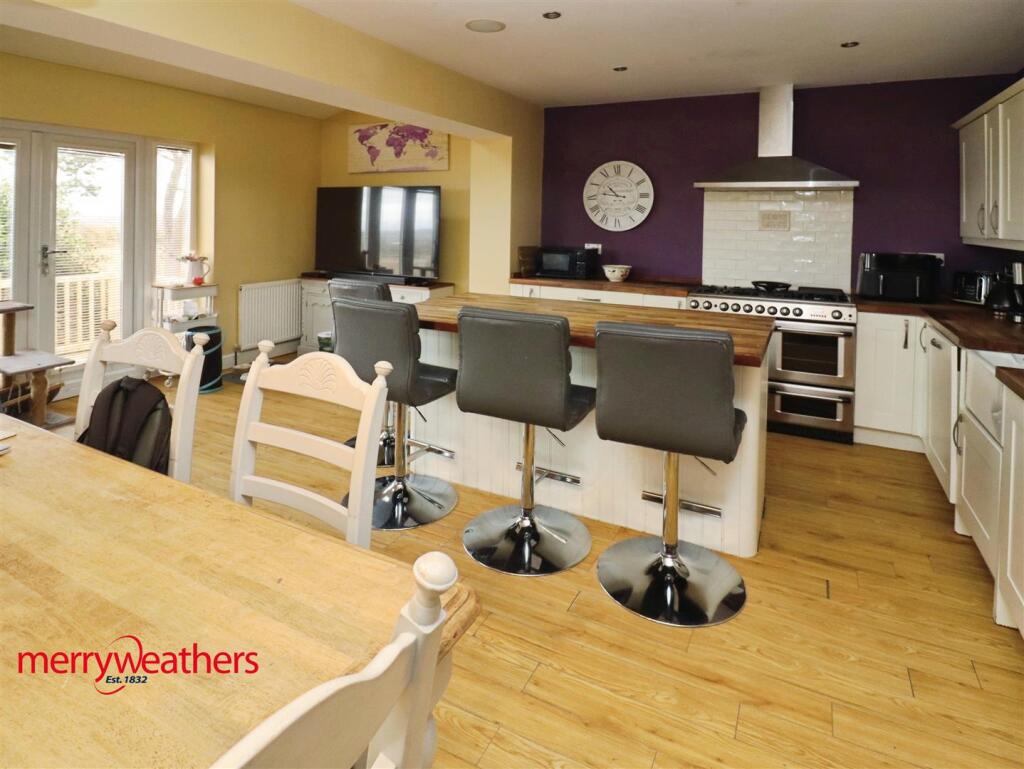 EXTENDED KITCHEN/DINER