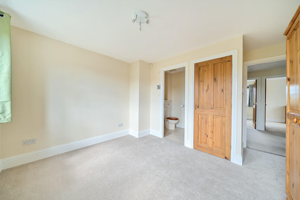 1301772-27-683883...