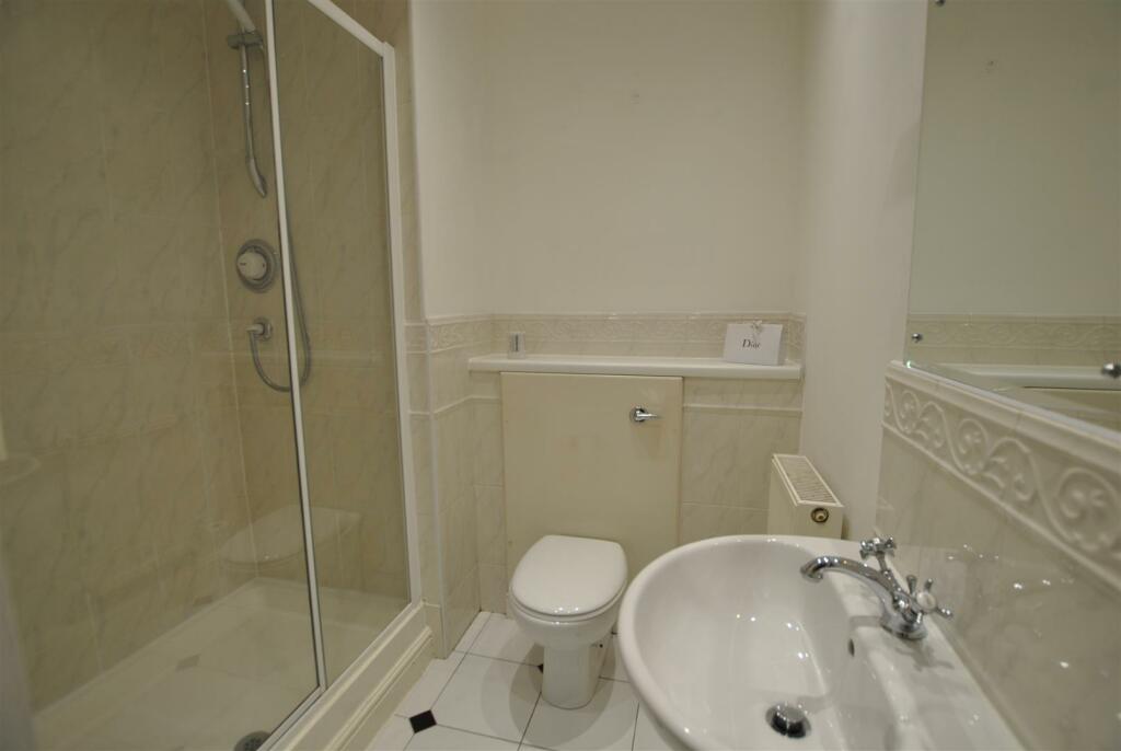 ENSUITE SHOWER ROOM