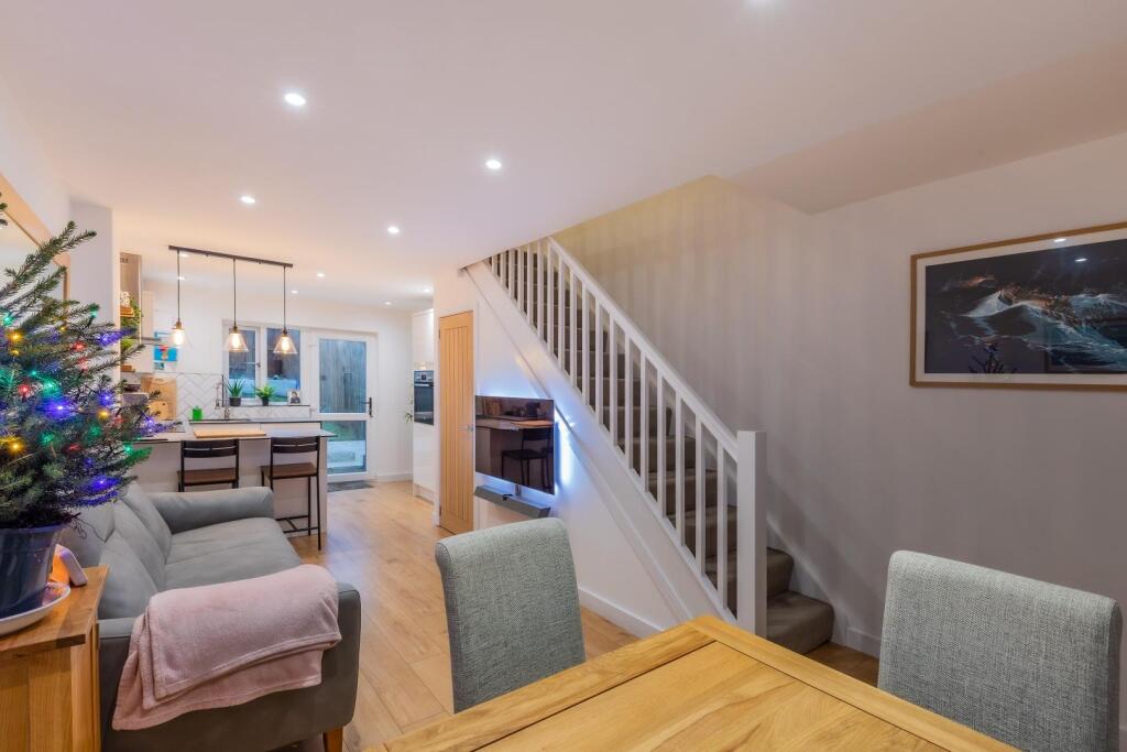 Lounge Kitchen