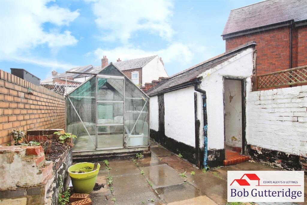 ENCLOSED REAR YARD
