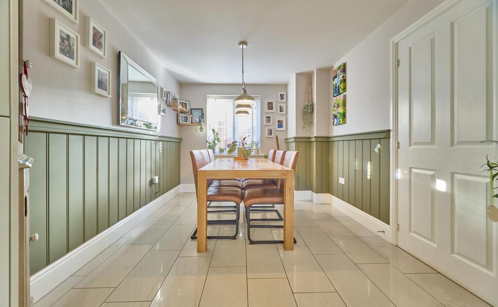 10 Plum Crescent BB 5.jpg