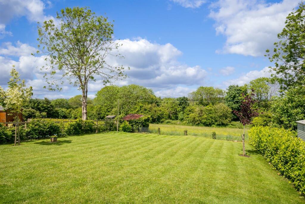 25 - Oakwood House - GL54 4NQ - Web.jpg