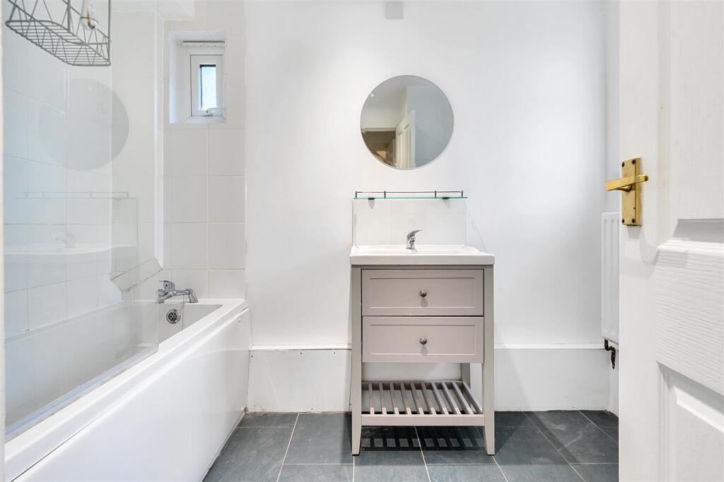 BATHROOM / WC