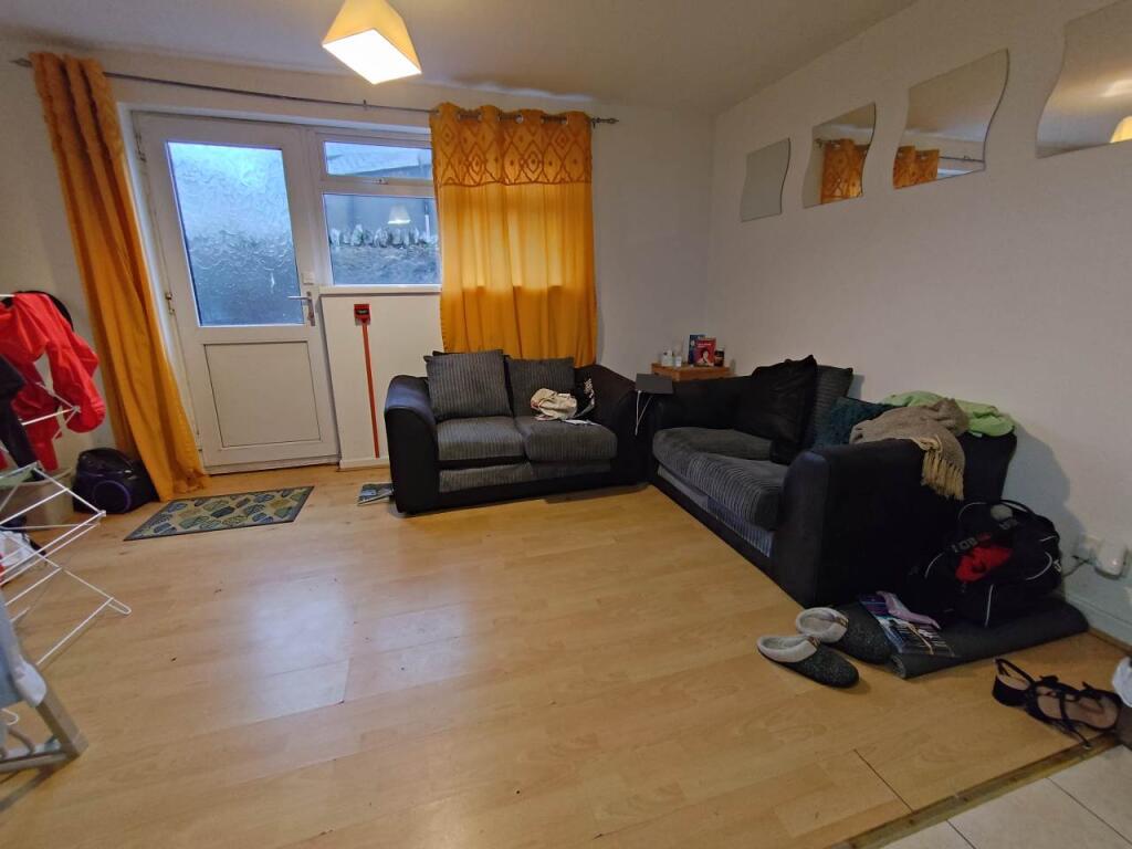 Living area (2)