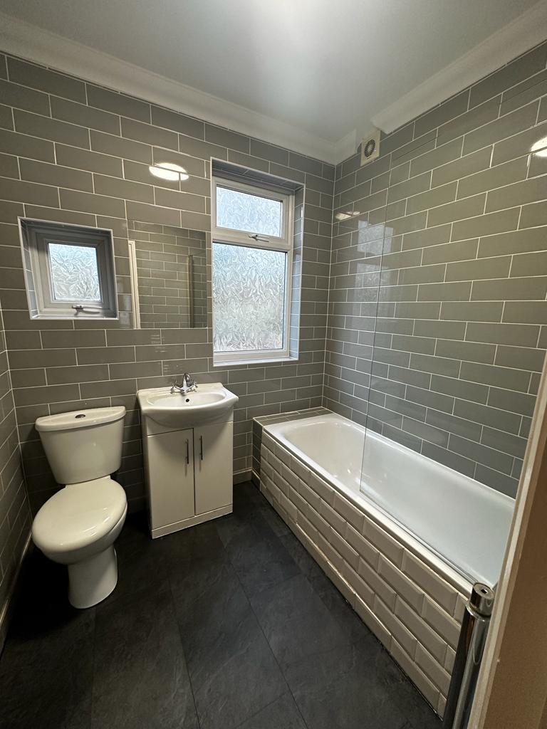 3 Bedroom, 2 Reception House