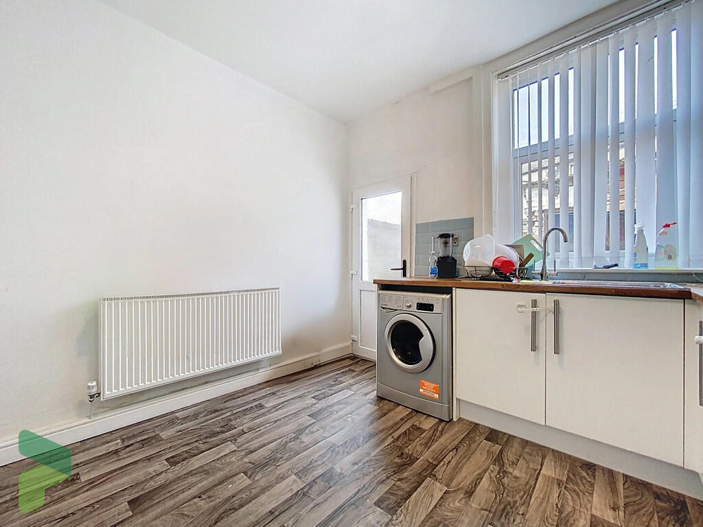 Fully Fitted Dini...