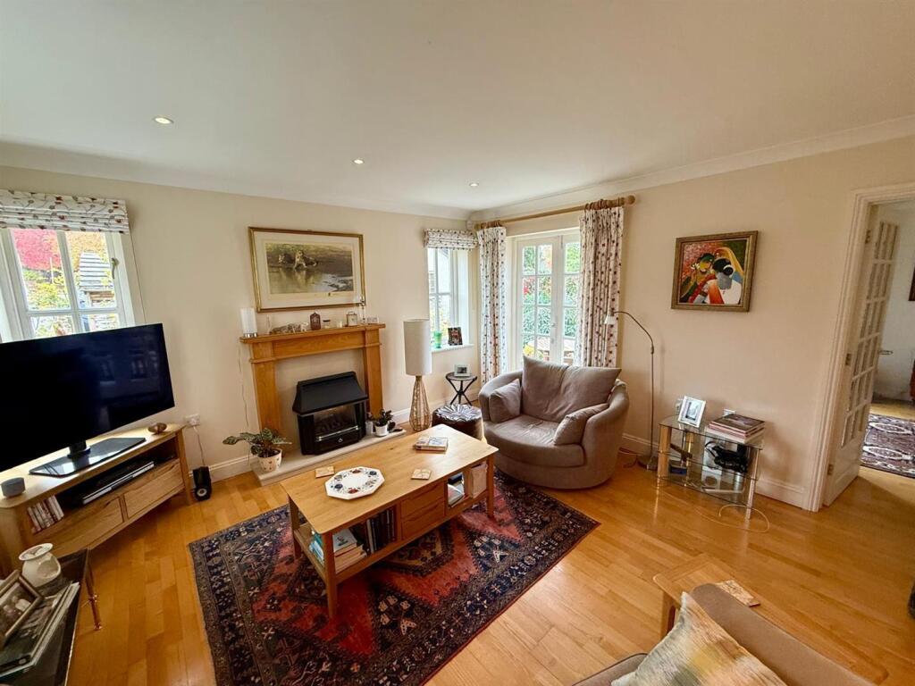 WhatsApp Image 2025-10-15 at 22.00.23_a4326542.jpg