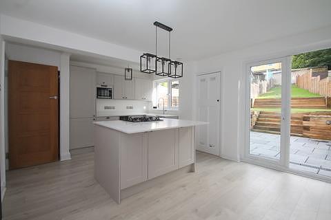 Further Kitchen pict