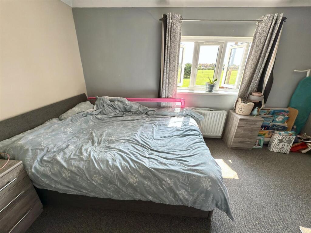 bed 1.jpg