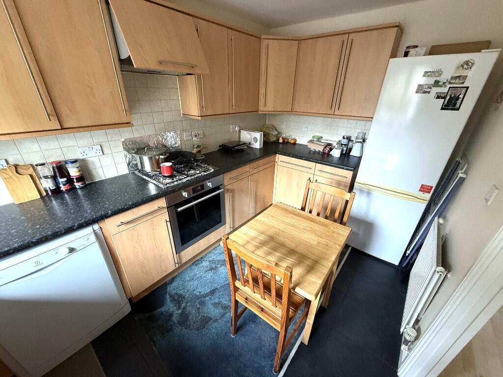 FITTED KITCHEN (C)