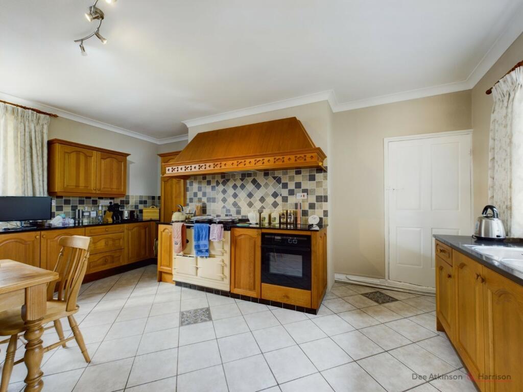 Kitchen/Breakfast Area