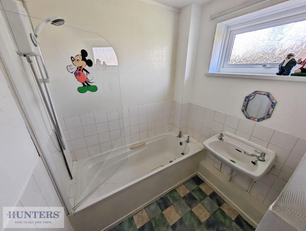 Bathroom Separate W/c